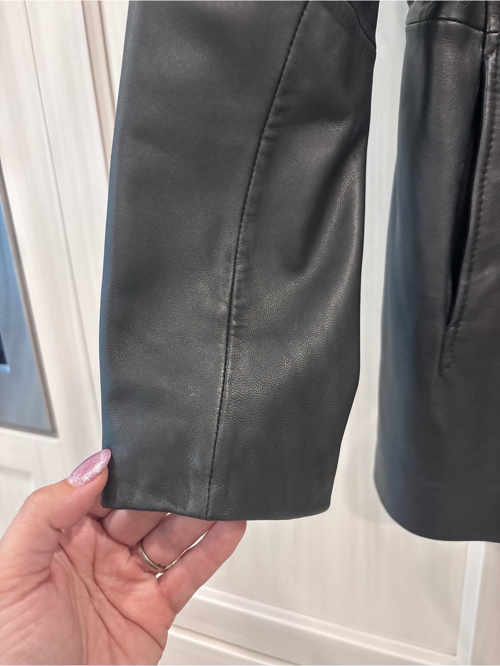 Danier Women’s Genuine Leather car coat zip out liner size Small - Picture 4 of 13